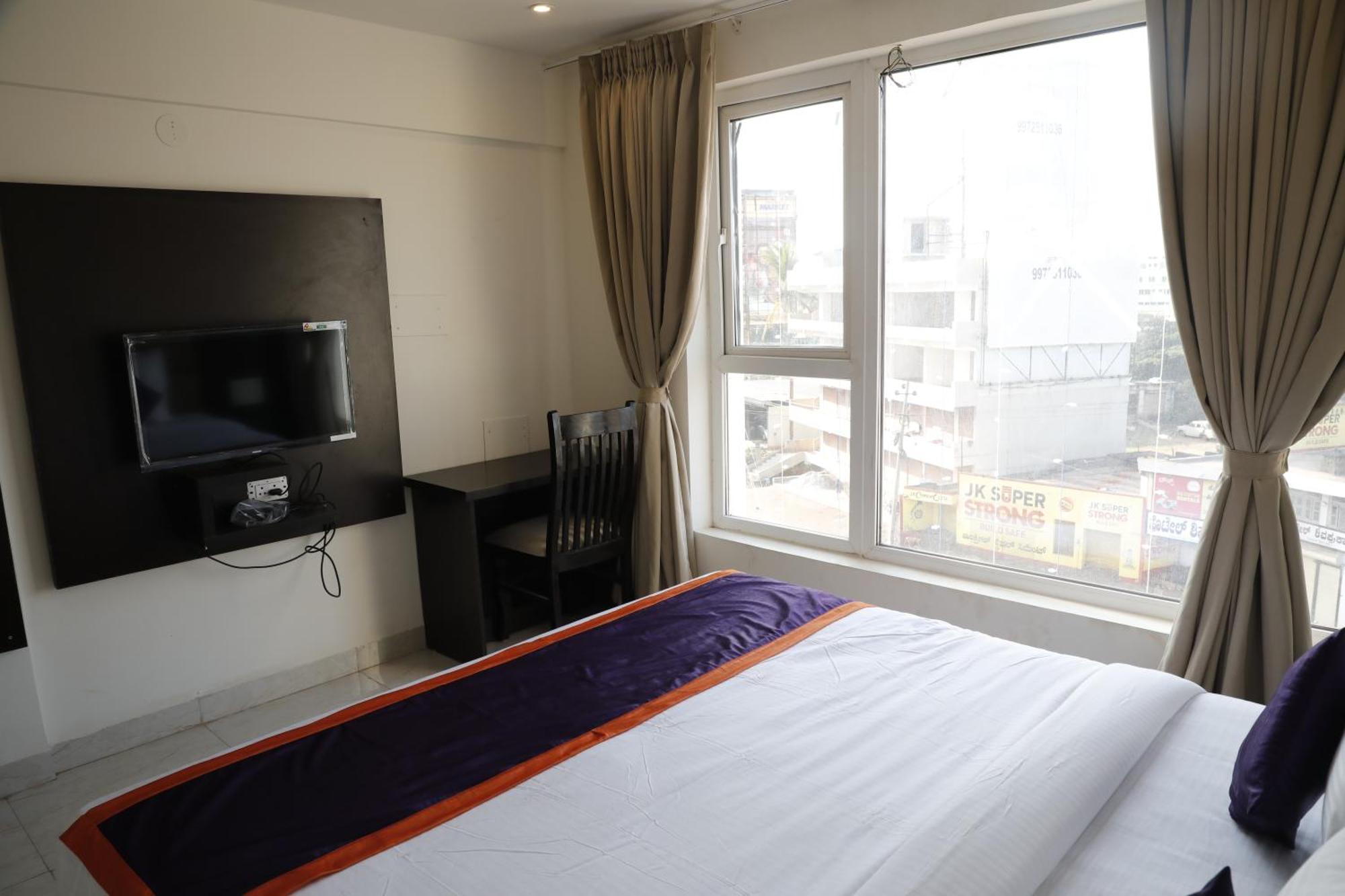 Balaji Gold Inn Hotel Hubballi Exteriör bild