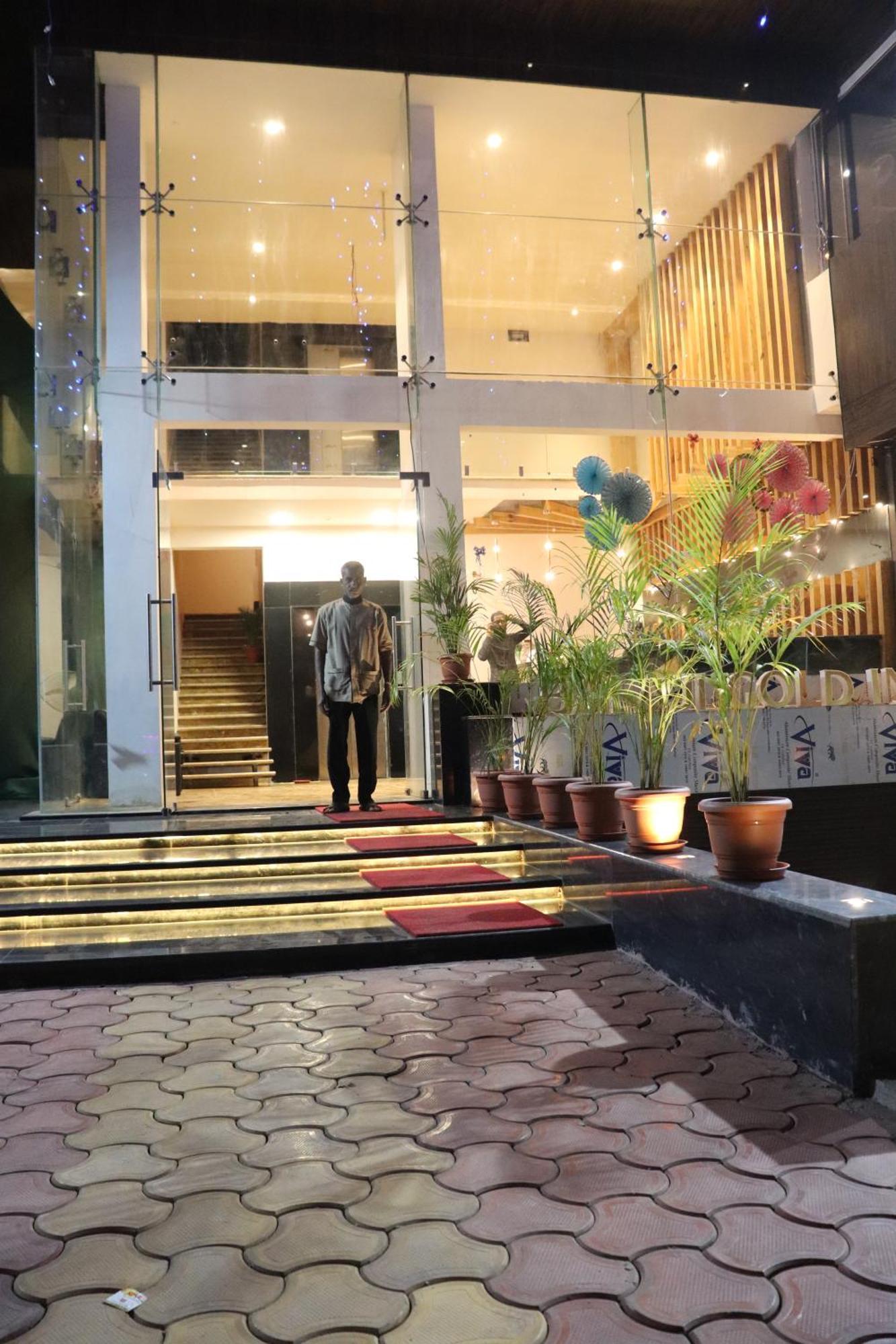 Balaji Gold Inn Hotel Hubballi Exteriör bild
