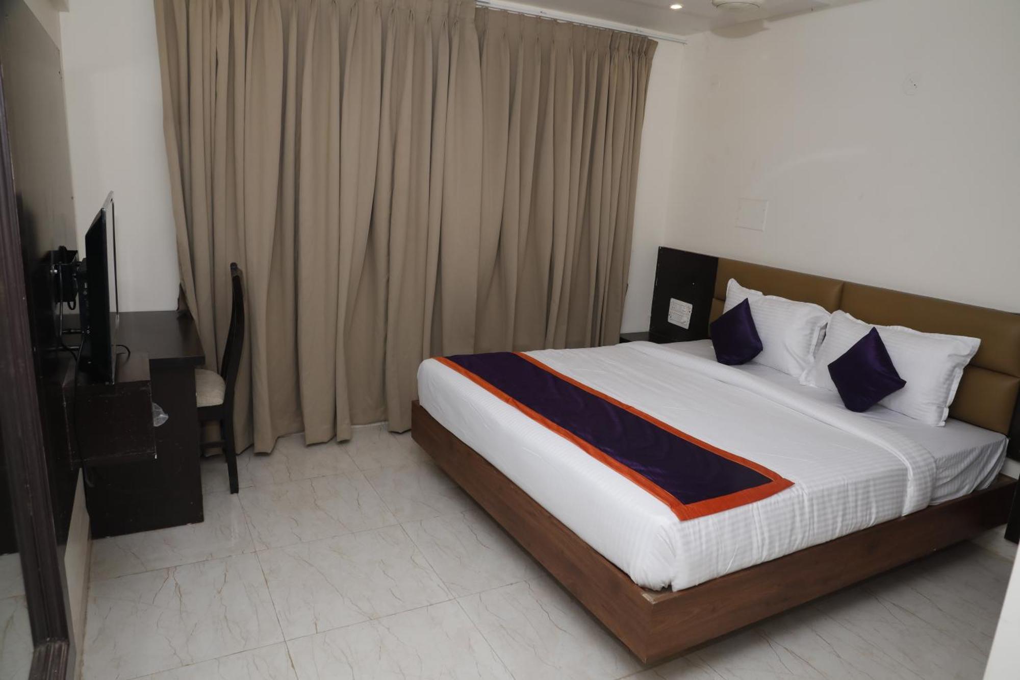 Balaji Gold Inn Hotel Hubballi Exteriör bild